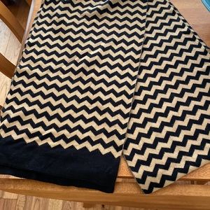 Beautiful Talbots tan and black chevron patterned scarf  NWOT